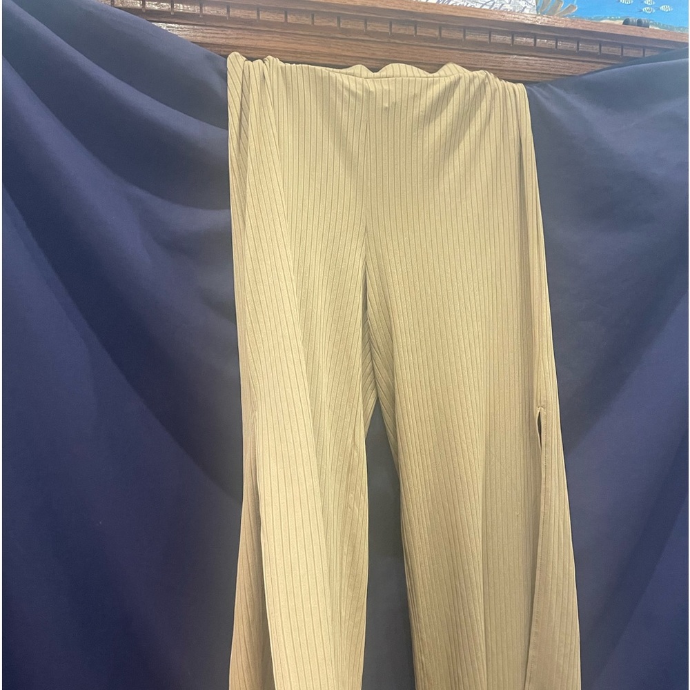 These are a super comfy jersey pant for the beach.